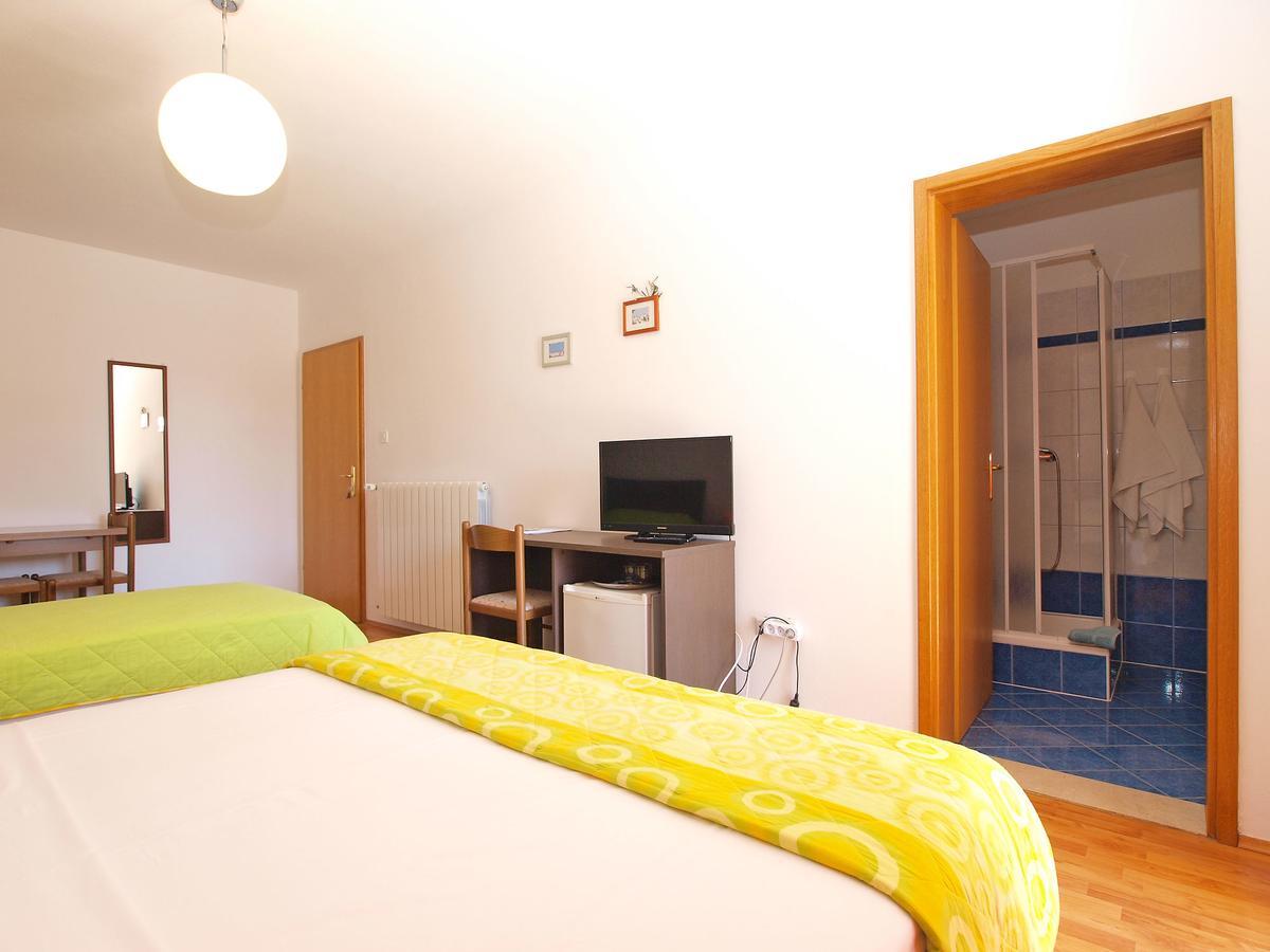 Rooms Ivica 1452 Fazana Bagian luar foto