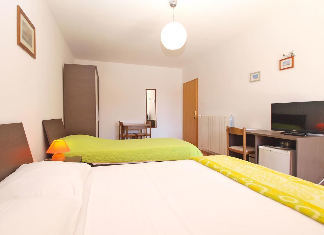 Rooms Ivica 1452 Fazana Bagian luar foto