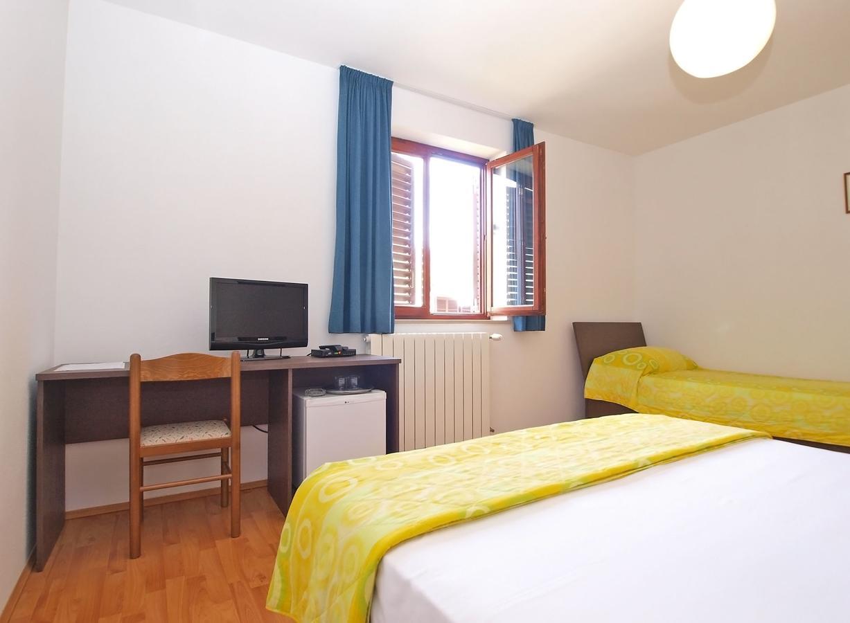 Rooms Ivica 1452 Fazana Bagian luar foto